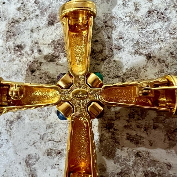 Givenchy vintage brooch and single earring - Picture 7 of 11